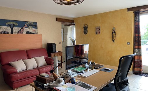 Elegant 18th Century Manor With Towers In The Heart Of Gascony