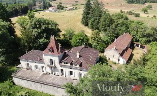 Castle for Sale in Luzech, Occitanie, France
