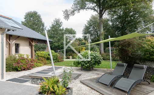 At The Gates Of Vitré Castle Of 12200 M² Land Of More Than 5 Ha