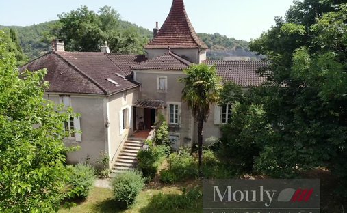 Castle for Sale in Luzech, Occitanie, France