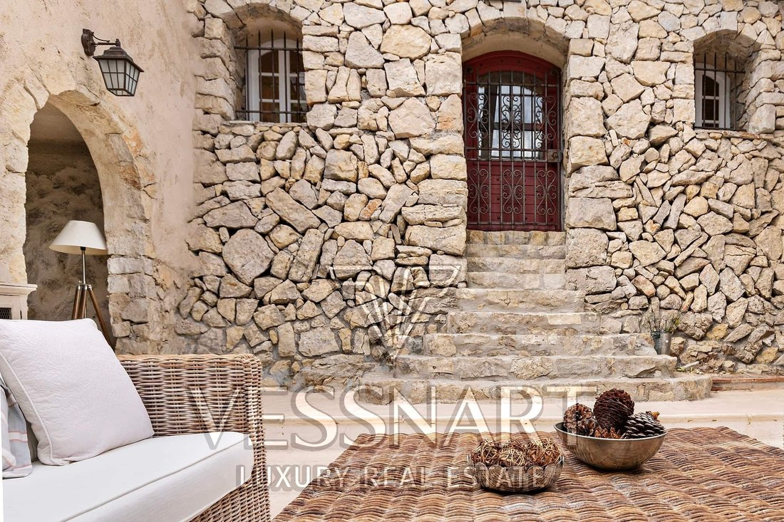 Villa in Le Bar-sur-Loup, Provence-Alpes-Côte d'Azur, France 1 - 14773761