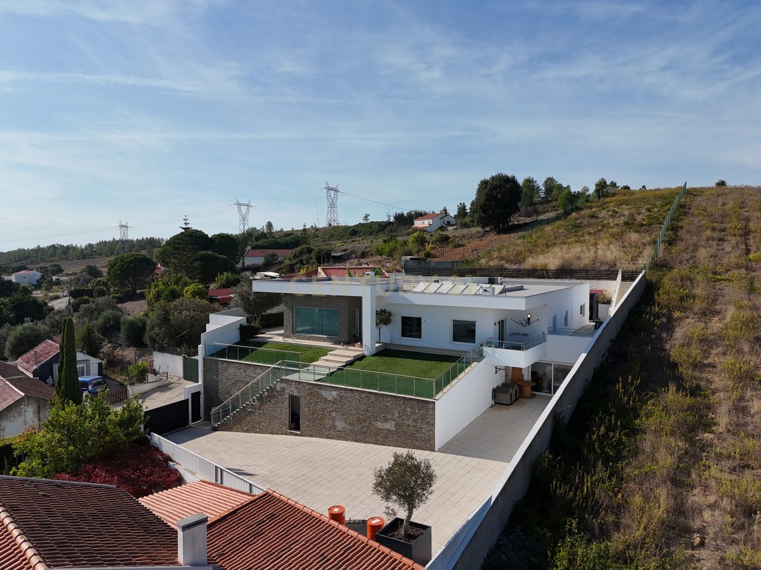 Villa in Carvoeira e Carmoes, Lisbon, Portugal 1 - 16463340