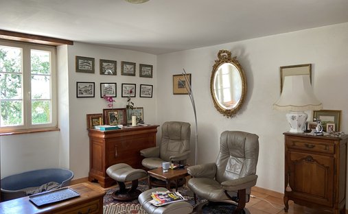 Elegant 18th Century Manor With Towers In The Heart Of Gascony