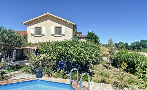 House in Zone Centrale, Chaponost, France 1