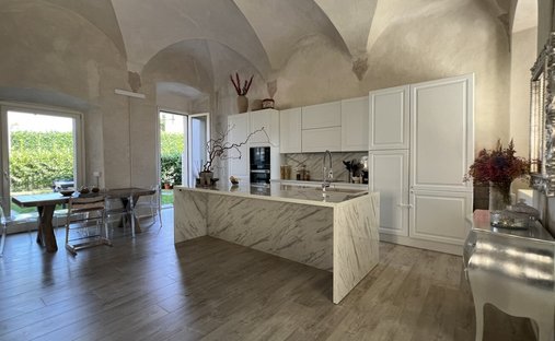 Appartamento a Porto Valtravaglia, Lombardia, Italia 1