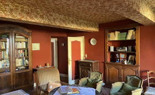 Elegant 18th Century Manor With Towers In The Heart Of Gascony