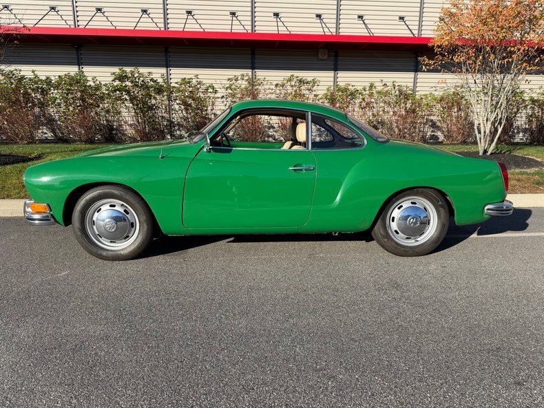 Coupe in Scarborough, United States 2 - 16464617
