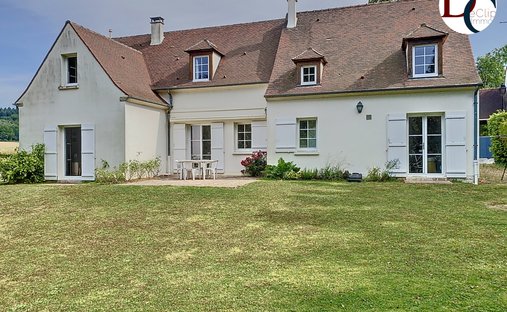 House in Senlis, Hauts-de-France, France 1