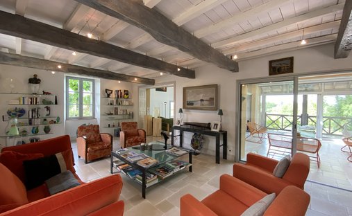 Elegant 18th Century Manor With Towers In The Heart Of Gascony