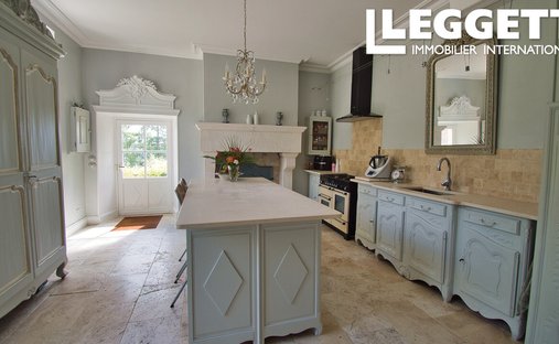 Near Villeneuve Sur Lot Magnificent Riverside Chateau With 6 Bedrooms And 8 Hectares Of Land