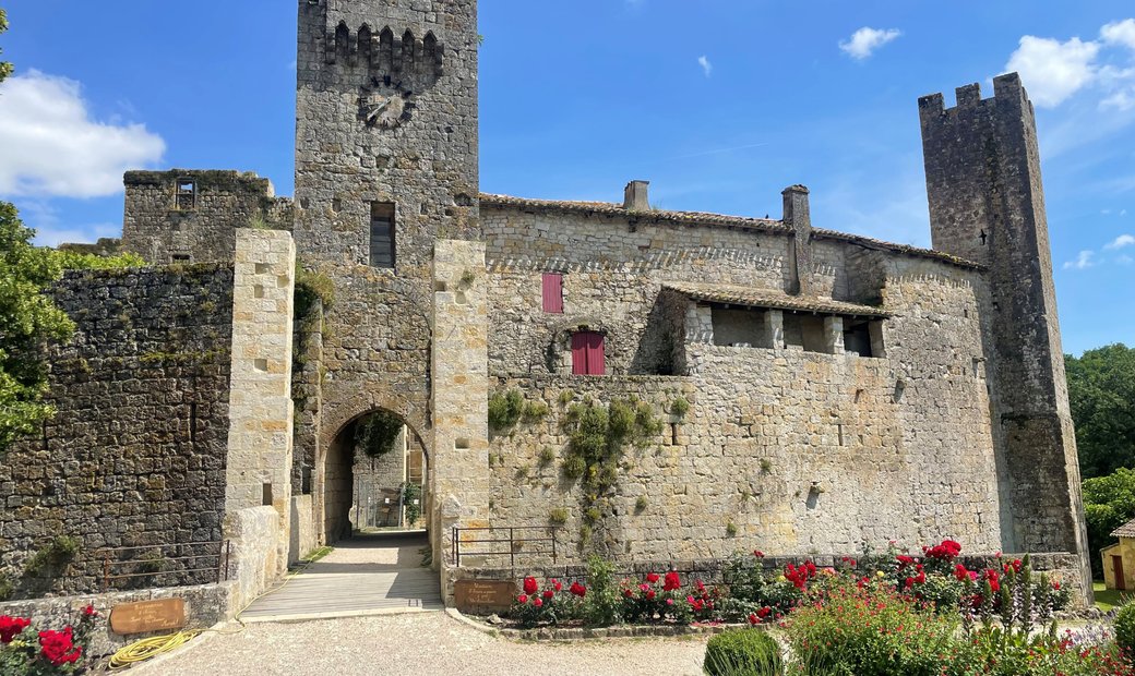 13th Century Château To Restore Located In The Small Fortified Village Of Larressingle