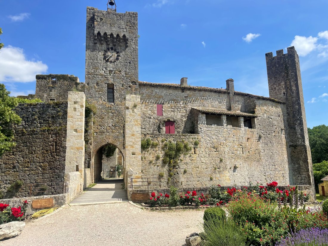 Castillo en Larressingle, Occitania, Francia 1 - 16461315