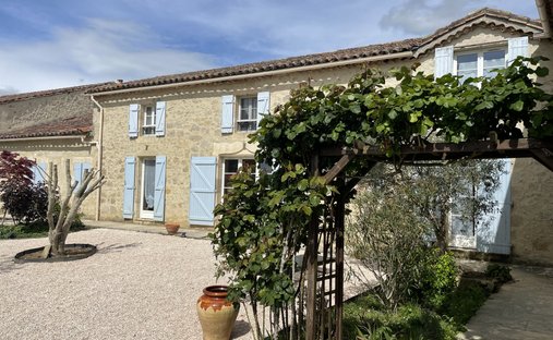 Elegant 18th Century Manor With Towers In The Heart Of Gascony