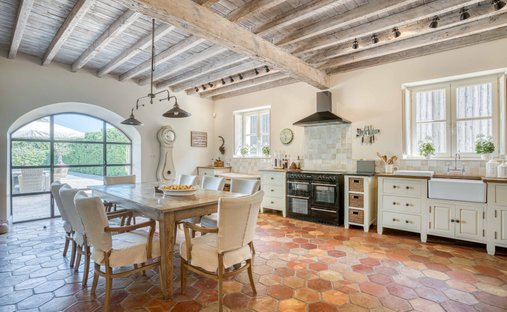 Near Villeneuve Sur Lot Magnificent Riverside Chateau With 6 Bedrooms And 8 Hectares Of Land