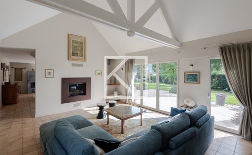 At The Gates Of Vitré Castle Of 12200 M² Land Of More Than 5 Ha