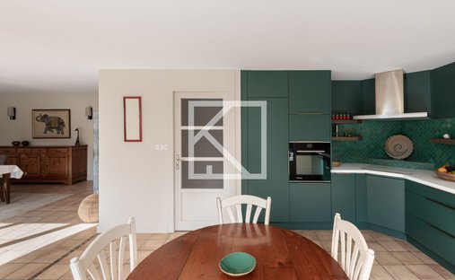 At The Gates Of Vitré Castle Of 12200 M² Land Of More Than 5 Ha