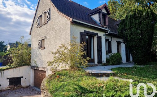 House in Les Varennes, Limeil-Brevannes, France 1