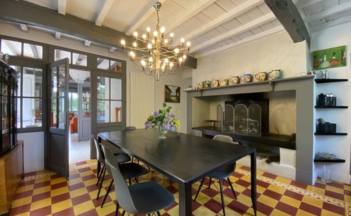 Elegant 18th Century Manor With Towers In The Heart Of Gascony