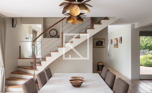 At The Gates Of Vitré Castle Of 12200 M² Land Of More Than 5 Ha