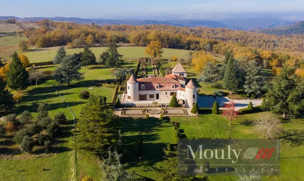 Castle for Sale in Luzech, Occitanie, France