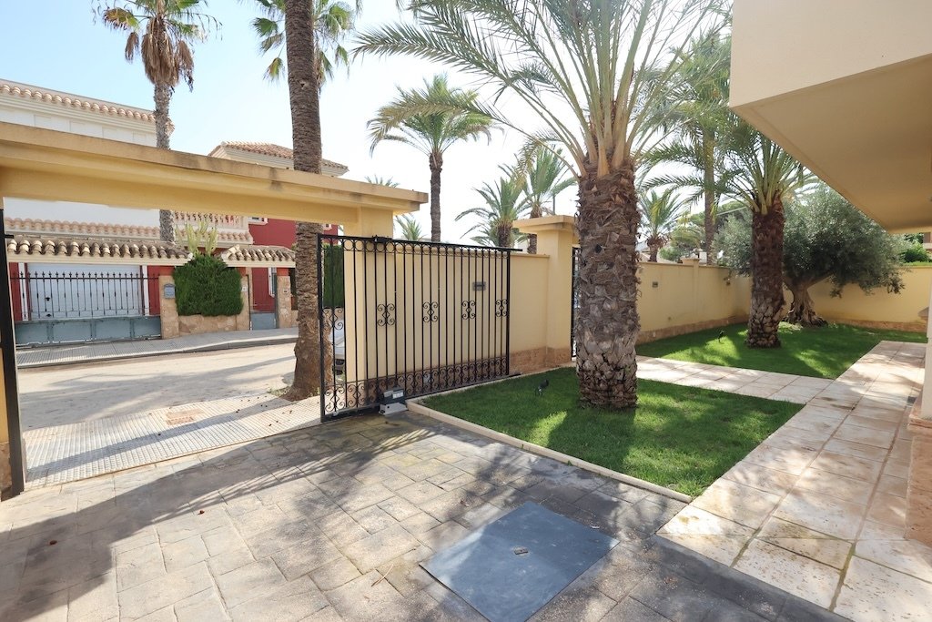 Chalet in Cabo Roig, Orihuela, Valencian Community 4 - 16463276