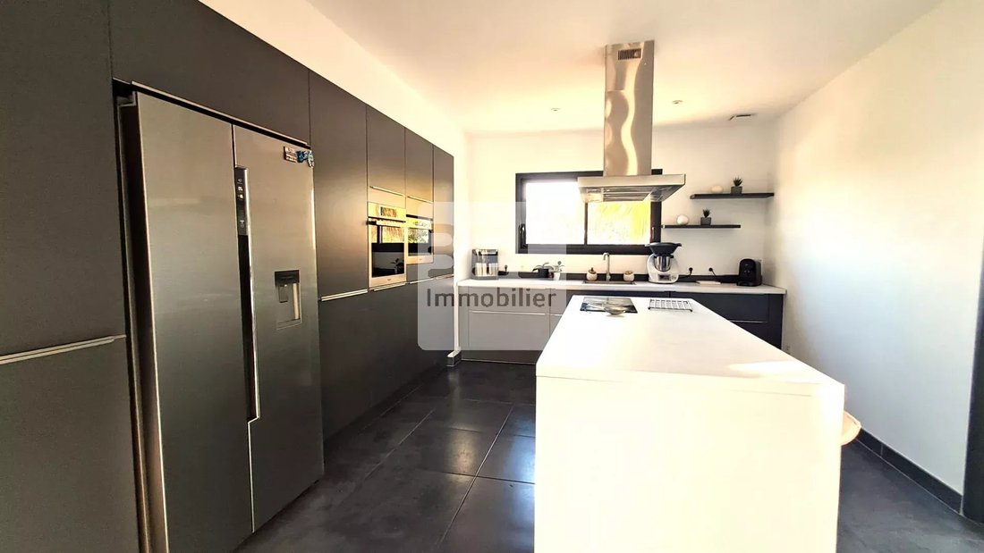 Villa in Arrondissement of Nimes, Occitania, France 5 - 16461395