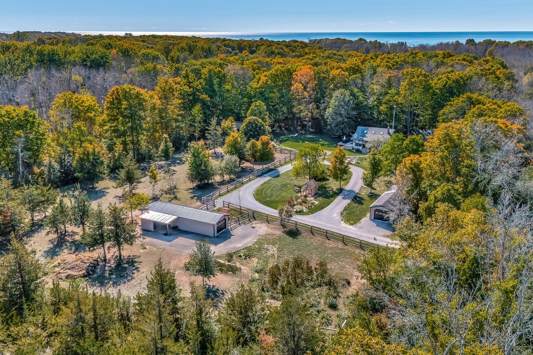 House in Prince Edward, Ontario, Canada 1 - 16462687