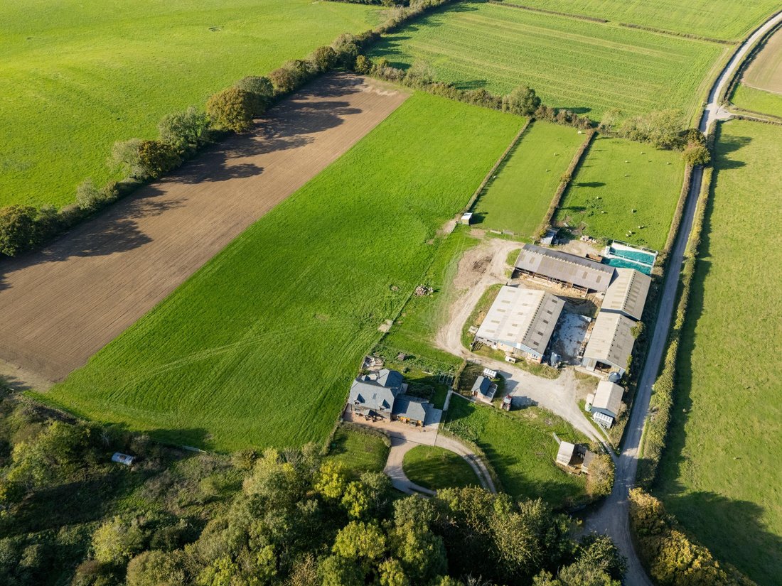 Farm Ranch in Isle of Wight, England 1 - 16463164