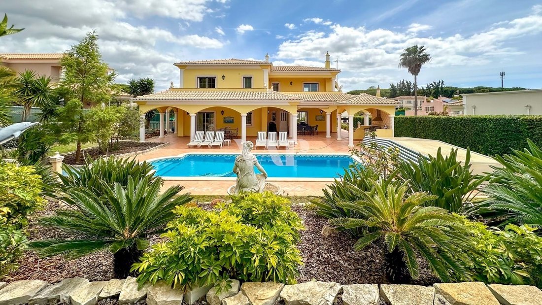 Villa in Quarteira, Algarve, Portugal 1 - 16462455