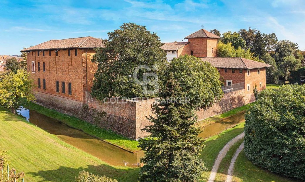 Castle for Sale in Vidigulfo, Lombardy, Italy