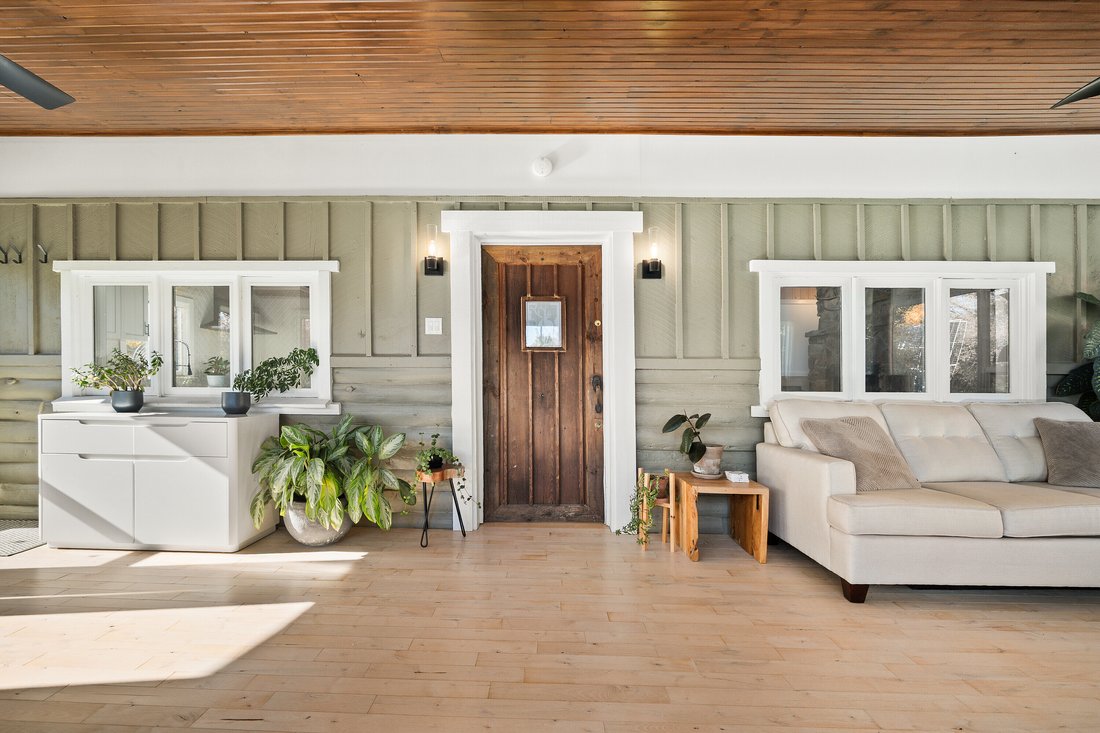 House in Prince Edward, Ontario, Canada 5 - 16462687
