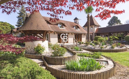 House in Montbizot, Pays de la Loire, France 1