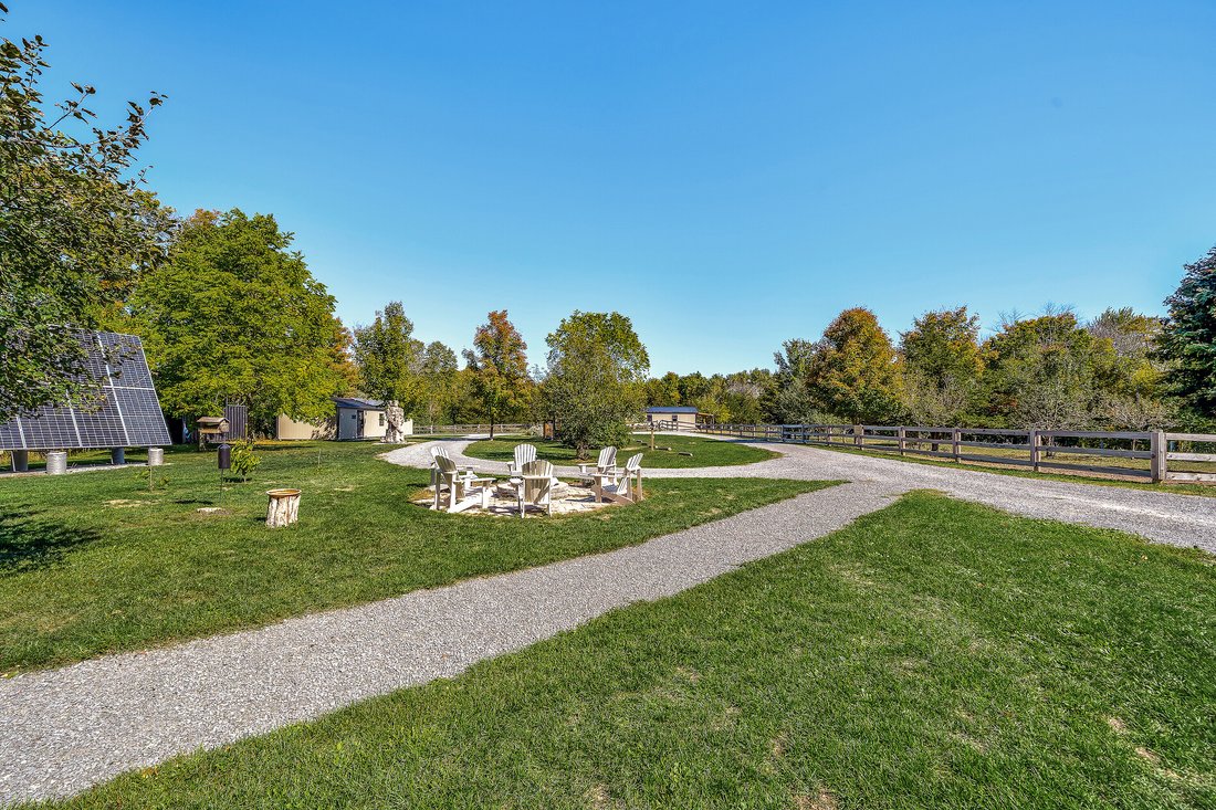 House in Prince Edward, Ontario, Canada 3 - 16462687
