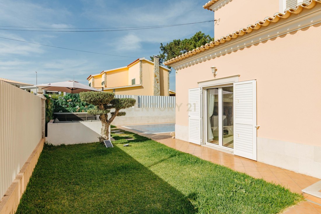 Villa in Corroios, Setubal, Portugal 1 - 15807113
