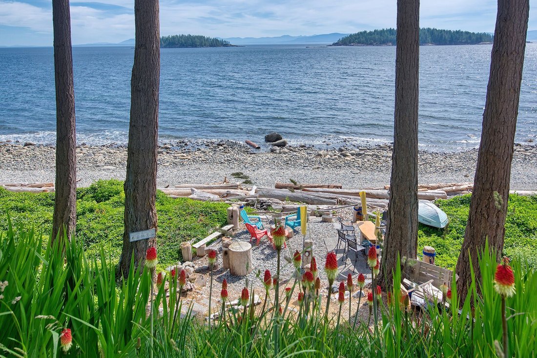 Sechelt, British Columbia, Canada 4 - 16464825