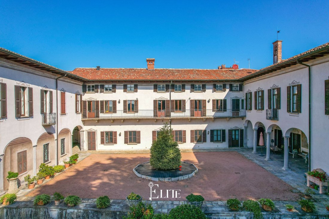Villa in Daverio, Lombardy, Italy 4 - 16464892