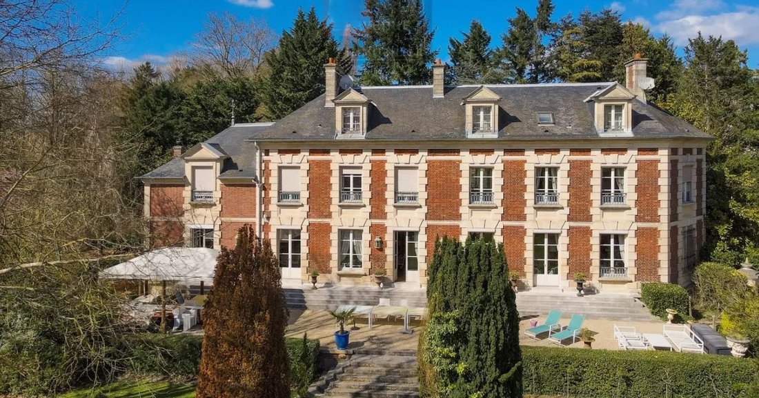 Estate in Gouvieux, Hauts-de-France, France 1 - 16467784