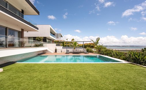 Villa in Oeiras e Sao Juliao da Barra, Paco de Arcos e Caxias, Lisbon, Portugal 1