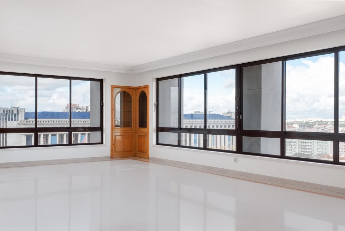 Apartment in Avenidas Novas, Lisbon, Portugal 5 - 16466473