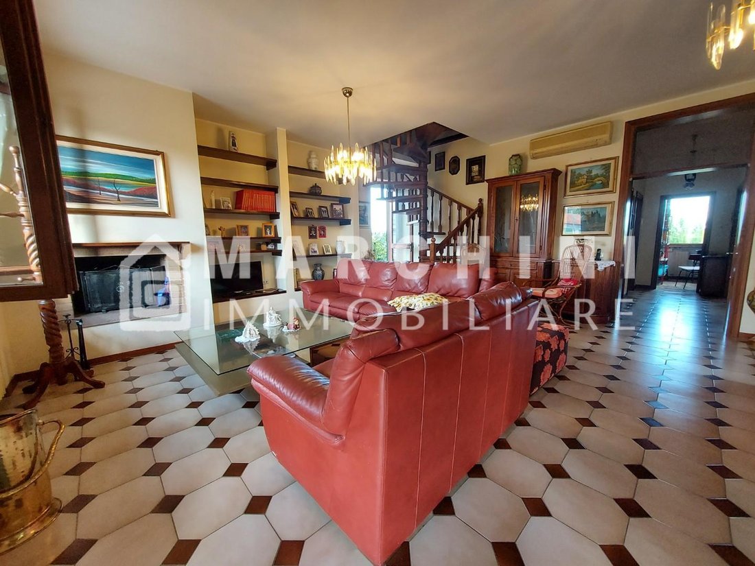 Villa in Pieve di Brancoli, Lucca, Tuscany 2 - 16466703