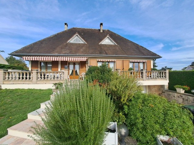House in Senlis, Hauts-de-France, France 1 - 16467375