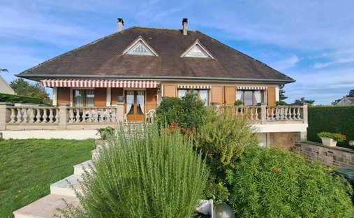 House in Senlis, Hauts-de-France, France 1
