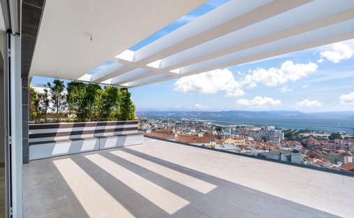 Apartment in Alges, Lisbon, Portugal 1