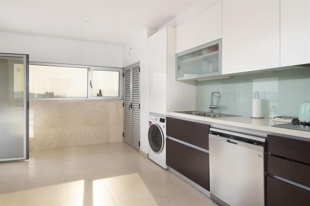 Apartment in Alges, Linda-a-Velha e Cruz Quebrada-Dafundo, Lisbon, Portugal 3 - 16466306