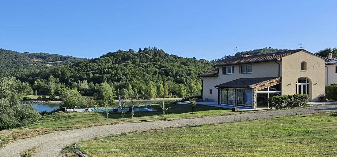Villa in Barberino di Mugello, Tuscany, Italy 1 - 16470198