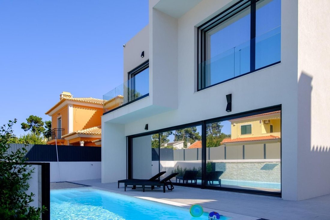Villa in Aroeira, Charneca de Caparica e Sobreda, Portugal 1 - 16468284