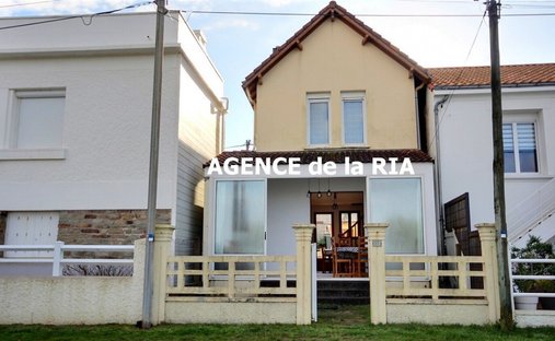 Castle for Sale in Saint-Michel-Chef-Chef, Pays de la Loire, France