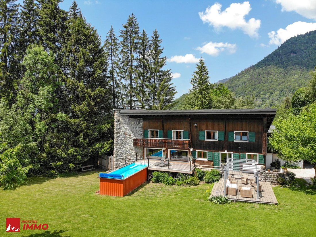 Chalet in Morzine, Auvergne-Rhône-Alpes, France 1 - 12945334