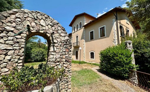Villa in L'Aquila, Abruzzo, Italy 1