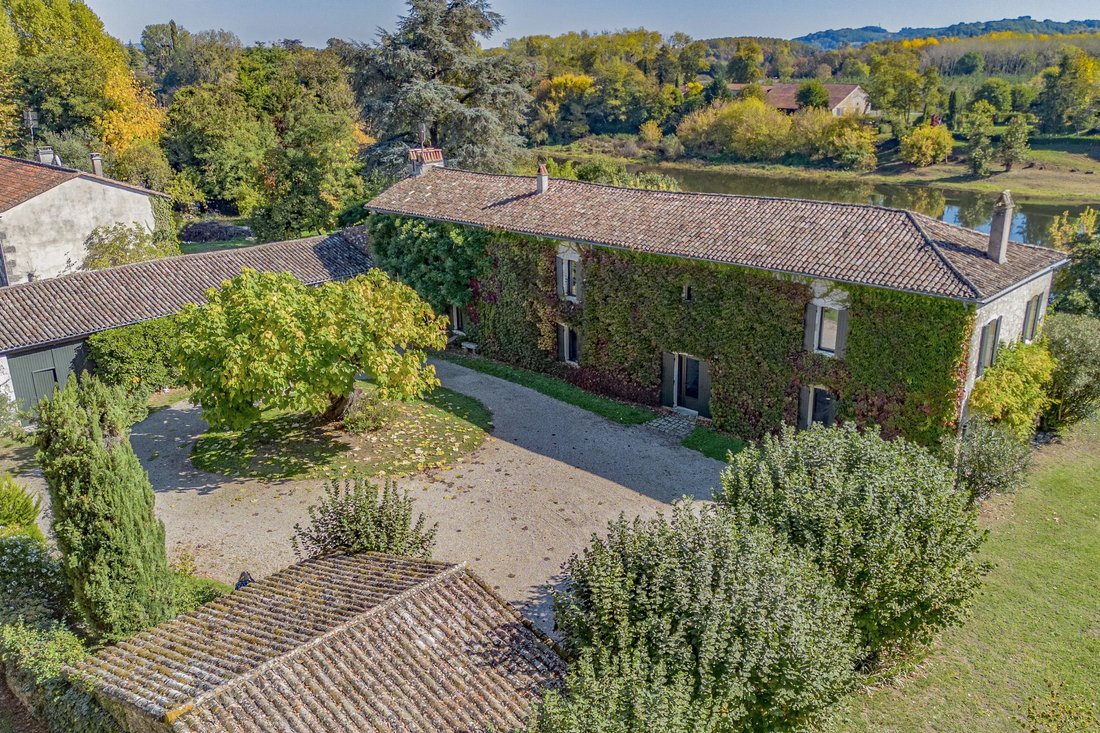 House in Sainte-Foy-la-Grande, Nouvelle-Aquitaine, France 1 - 15675977
